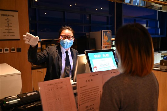 没吃过“年夜饭”、背得出影片头尾,他们又双叒叕在影院过年