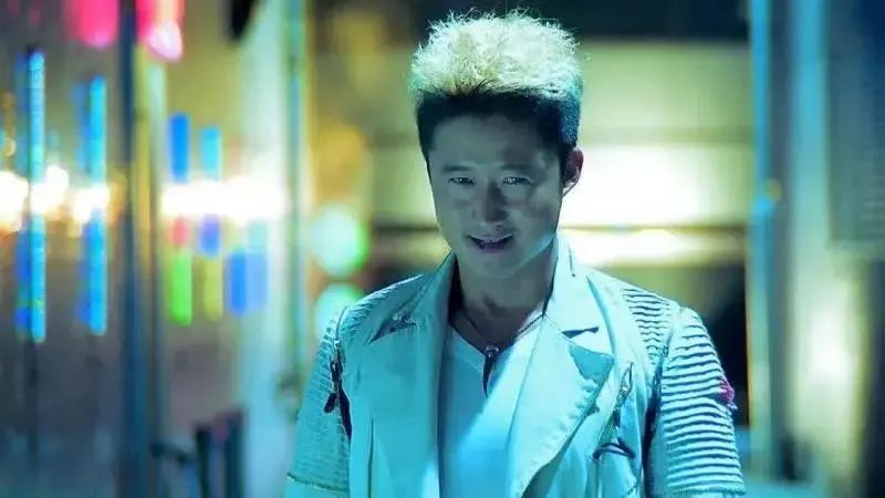 9年29部作品,被第七代导演点名“抢饭碗”,吴京的时代来了吗?