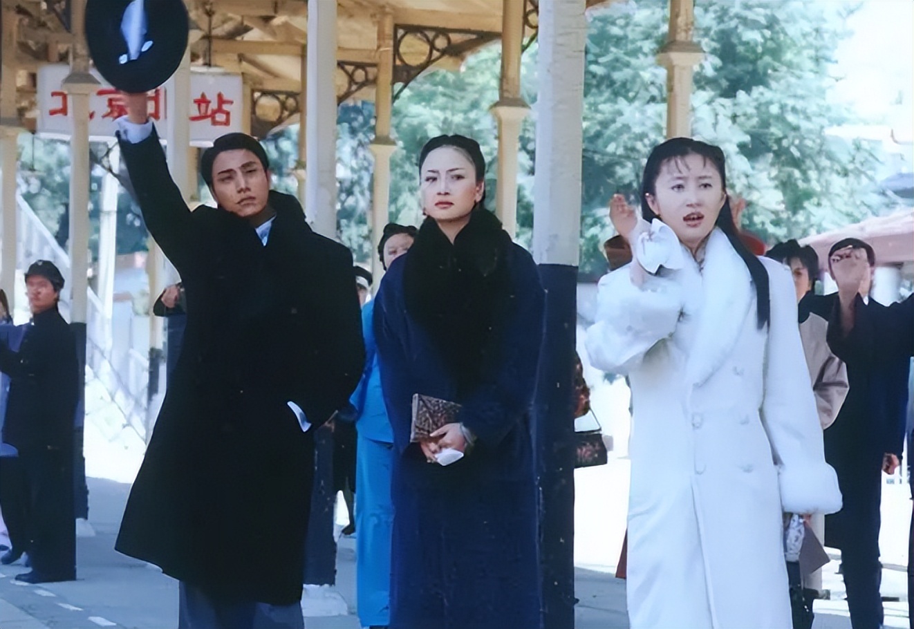 《金粉世家》梅丽明明是庶出，为什么能得到金府所有人的喜爱？