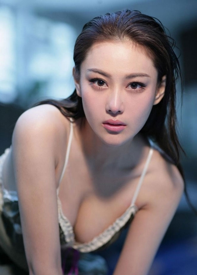 张馨予回应坐台传闻:没去过夜总会