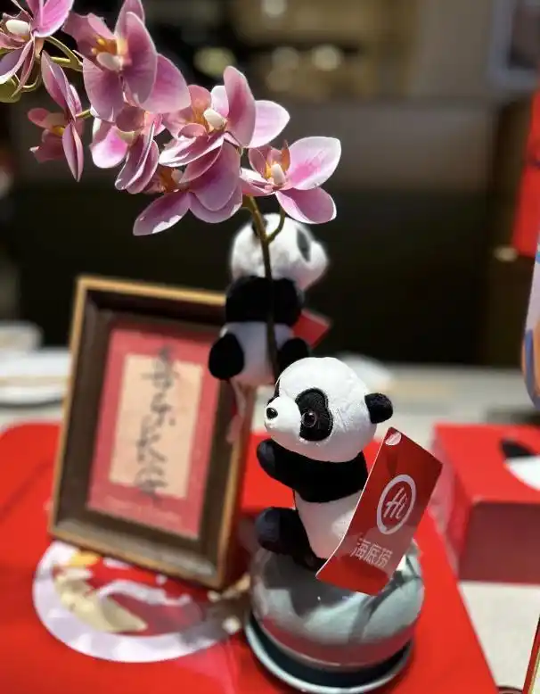 年轻人最新婚礼场地：麦当劳和海底捞