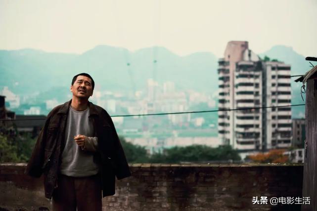 演得了皇帝，拍得了“神片”，又能导又能演的陈建斌真是人生赢家