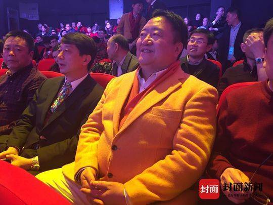 春晚不见“笑脸哥”封面独家连线：宅在家陪父母