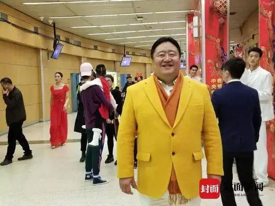 春晚不见“笑脸哥”封面独家连线：宅在家陪父母