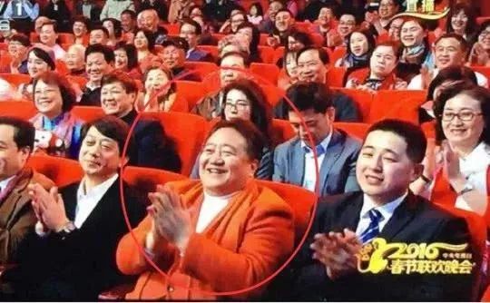 霸屏春晚19年的“笑脸哥”，为何今年没出现？他的来历竟如此简单！
