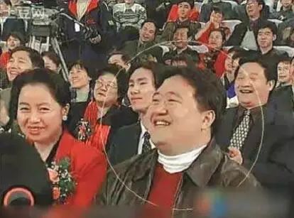 霸屏春晚19年的“笑脸哥”，为何今年没出现？他的来历竟如此简单！