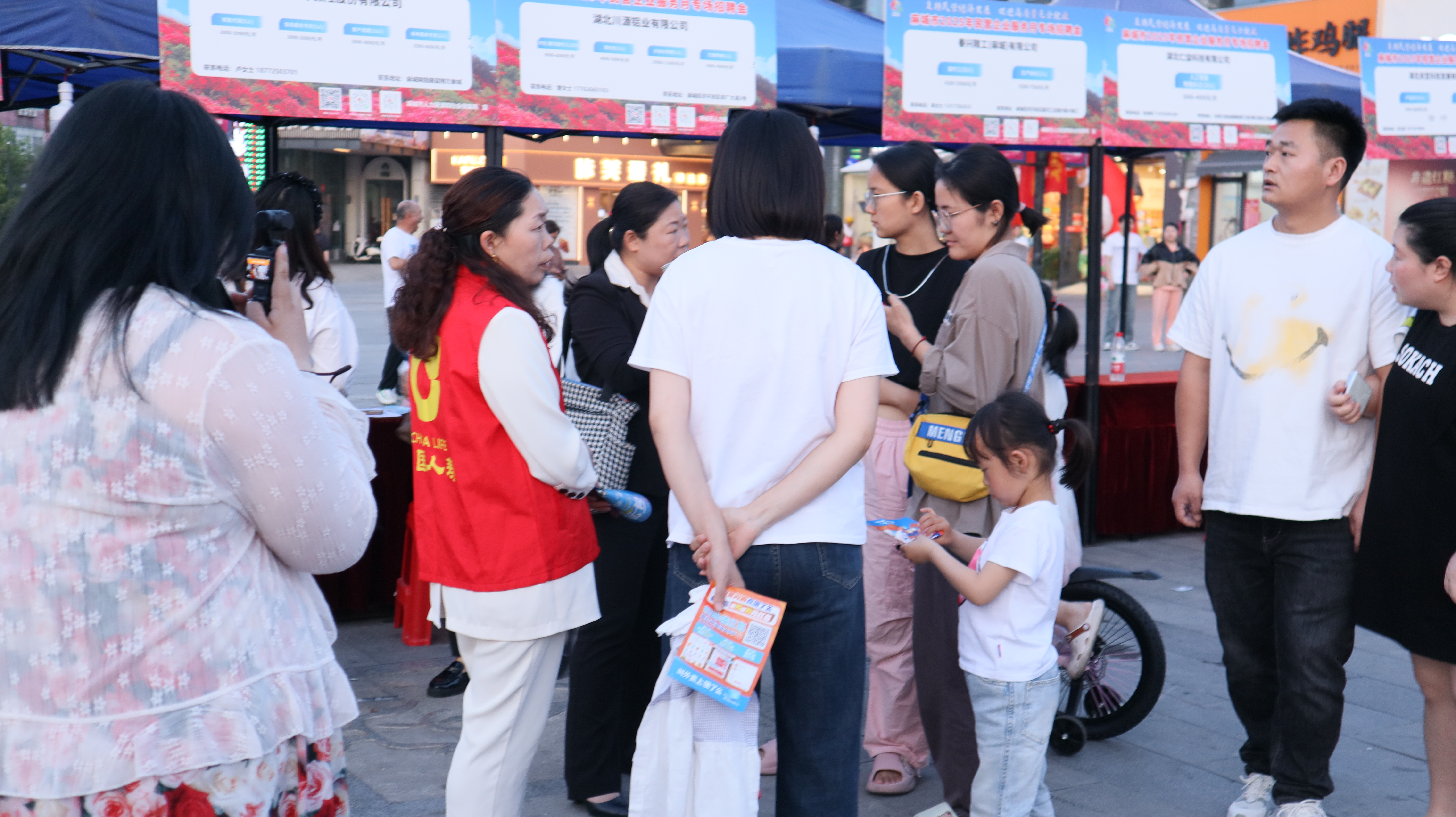 麻城：民营企业招聘月活动火热进行