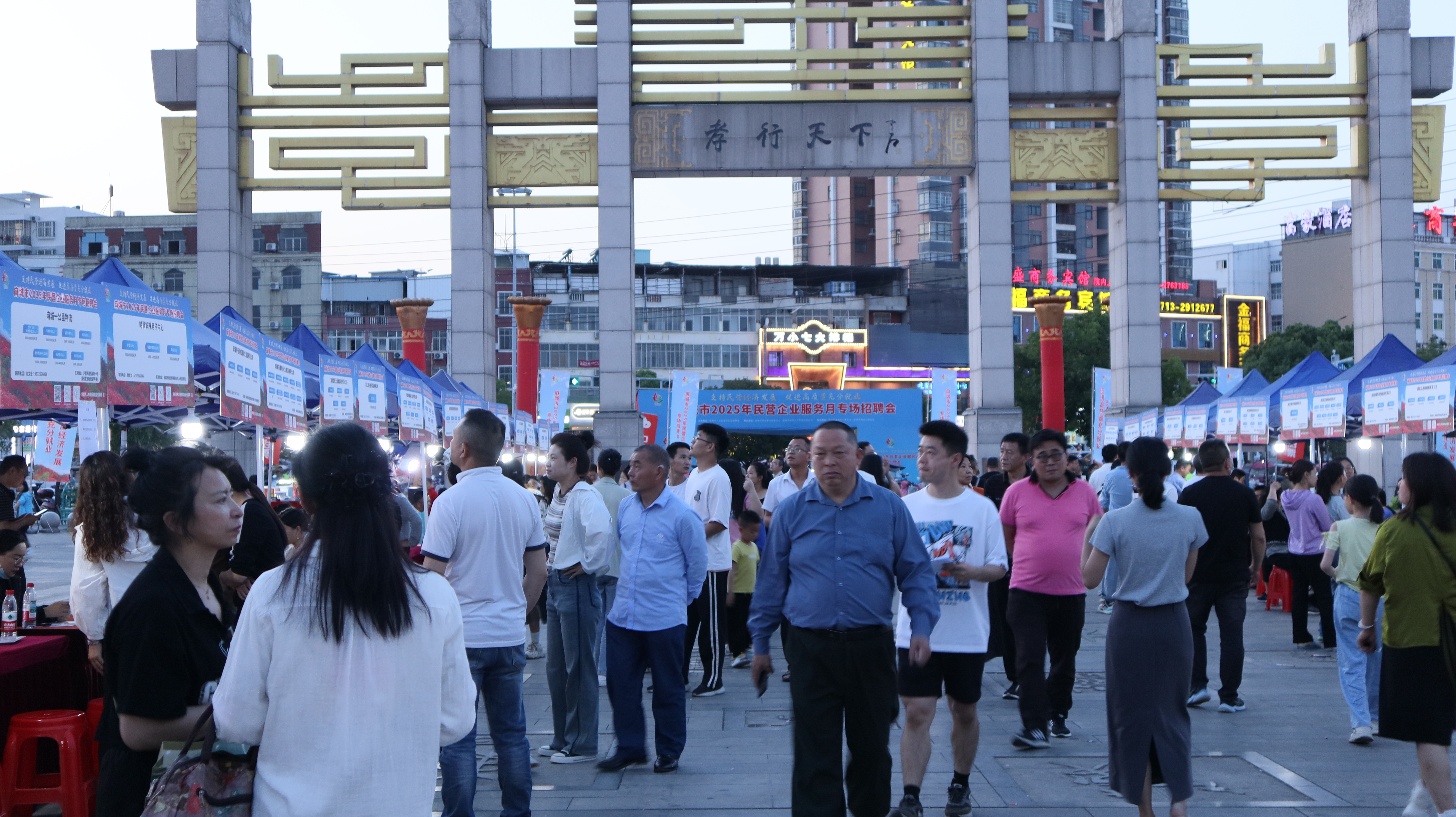 麻城：民营企业招聘月活动火热进行