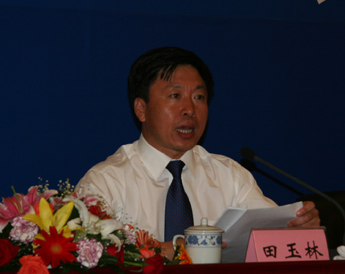 图文:通化副市长田玉林接受中国网络媒体记者采访