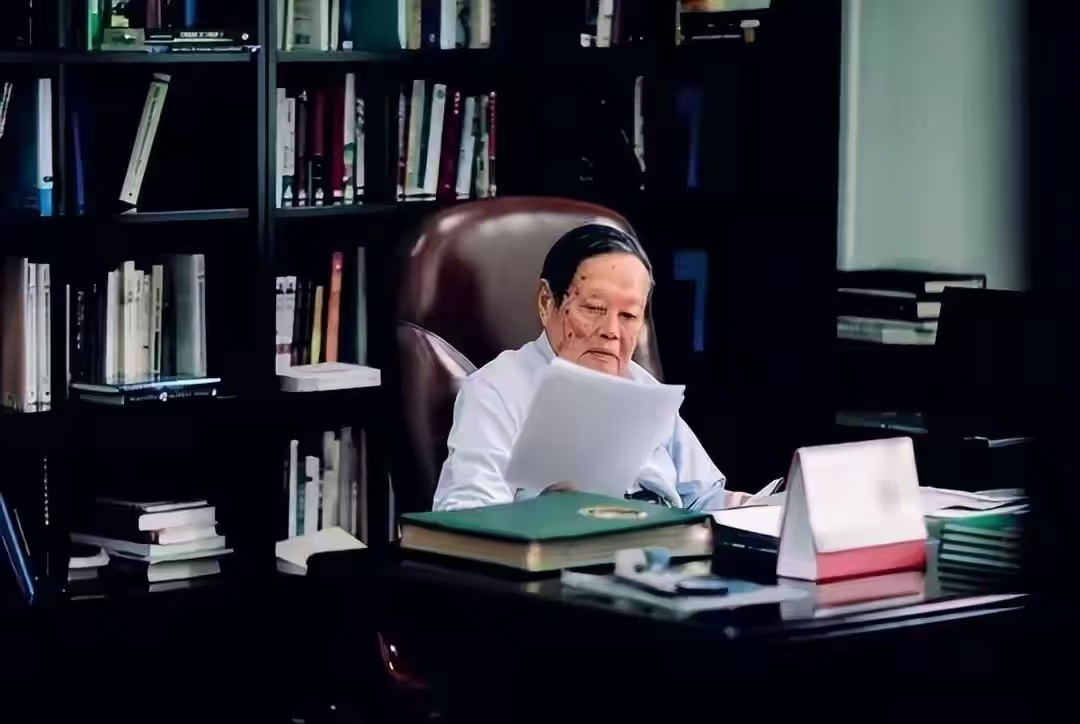 不查不知道,一查才发现,原来杨振宁的弟弟杨振汉也如此厉害