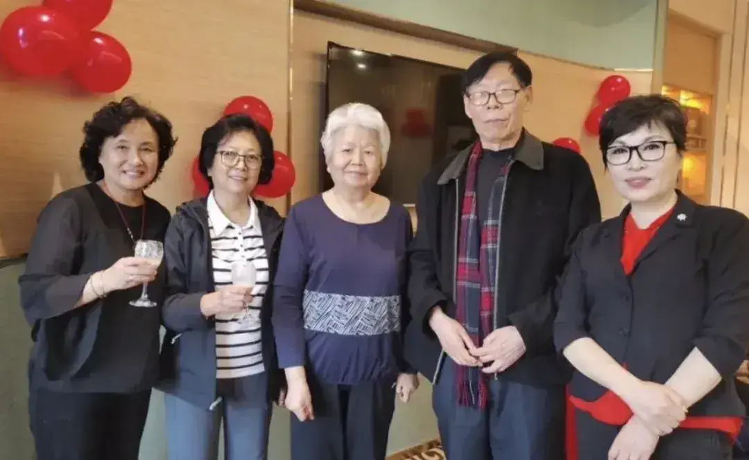 她主持《新闻联播》28年,退休后遭受非议,如今晚年过得怎样了?
