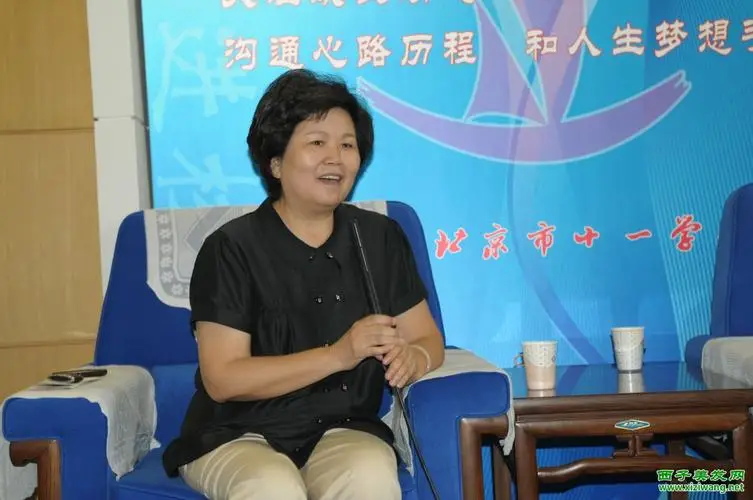 邢质斌近照,变化太大,网友:我的天呐!成白发苍苍的老太太了啊