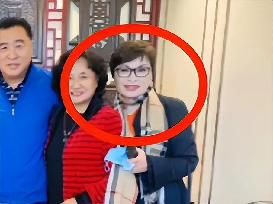 邢质斌近照,变化太大,网友:我的天呐!成白发苍苍的老太太了啊