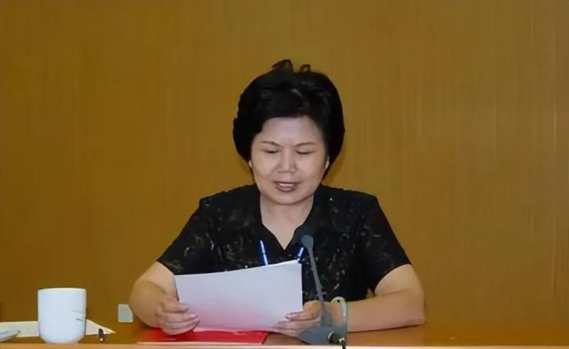 邢质斌央视工作28年,退休后被疑“晚节不保”,如今头发花白认不出