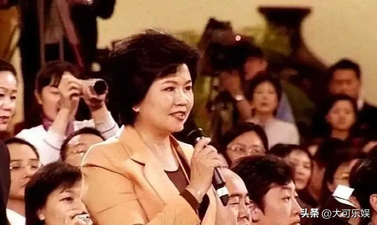 被称为王牌播音员的邢质斌,却在男搭档逝去三个月后,毅然离职