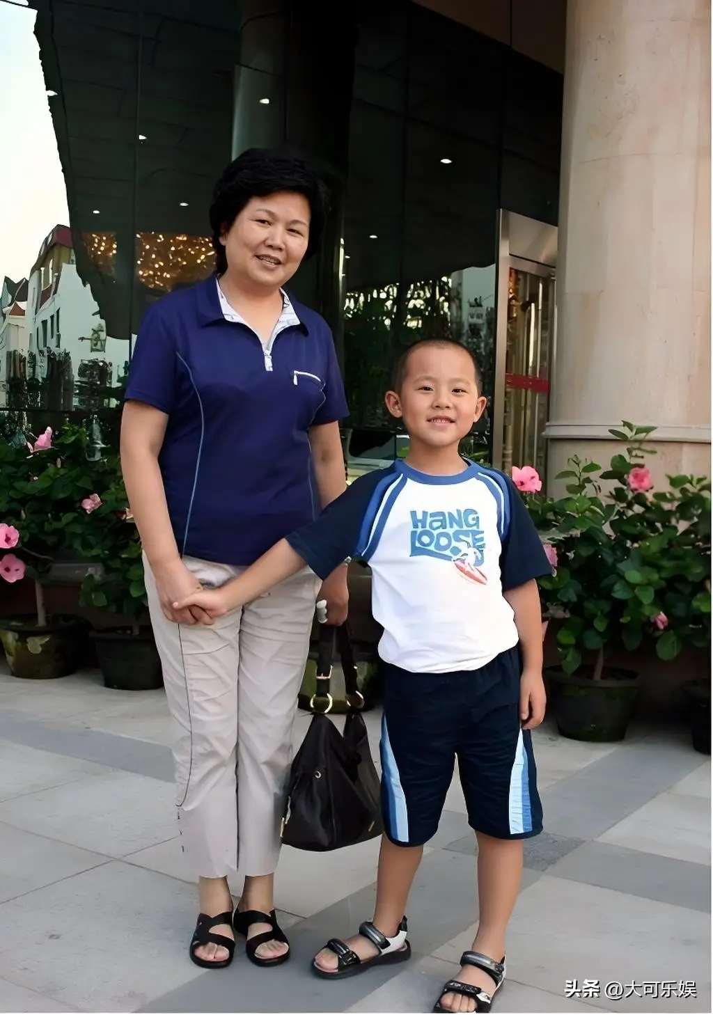被称为王牌播音员的邢质斌,却在男搭档逝去三个月后,毅然离职