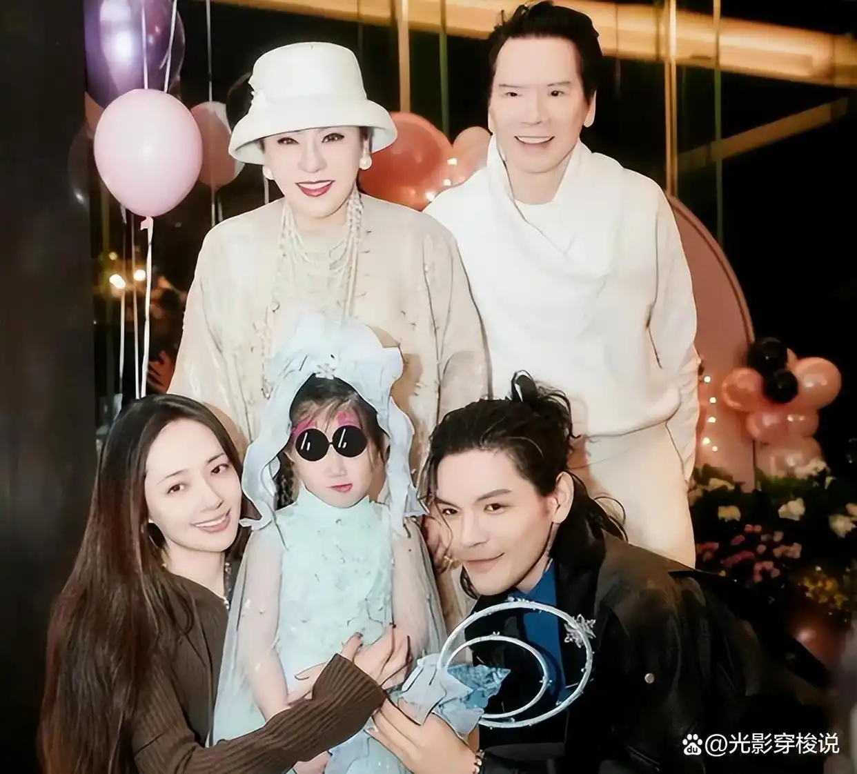 向华强大哥葬礼,大批反黑组警员布控,陈岚、向佐现身面露哀色