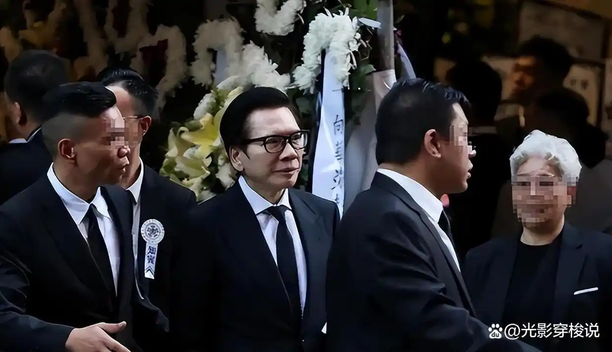 向华强大哥葬礼,大批反黑组警员布控,陈岚、向佐现身面露哀色