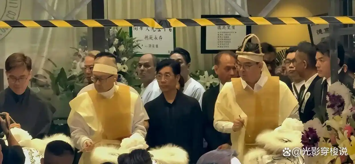 向华强大哥葬礼,大批反黑组警员布控,陈岚、向佐现身面露哀色