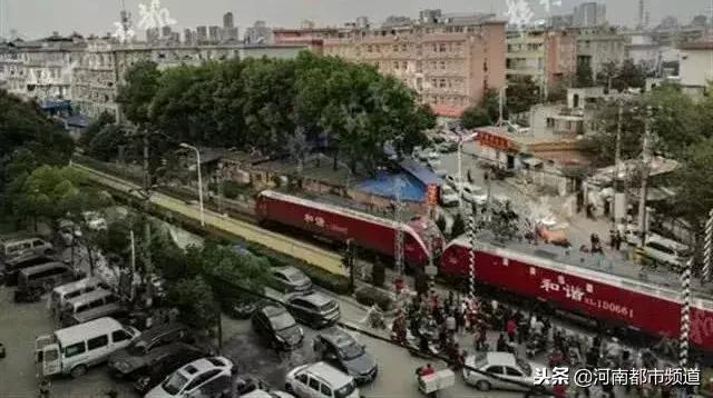 吵架情侣逼停火车！在铁道边做这些事儿，可能坐牢丢命！