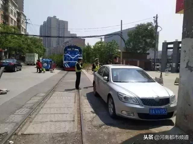 吵架情侣逼停火车！在铁道边做这些事儿，可能坐牢丢命！