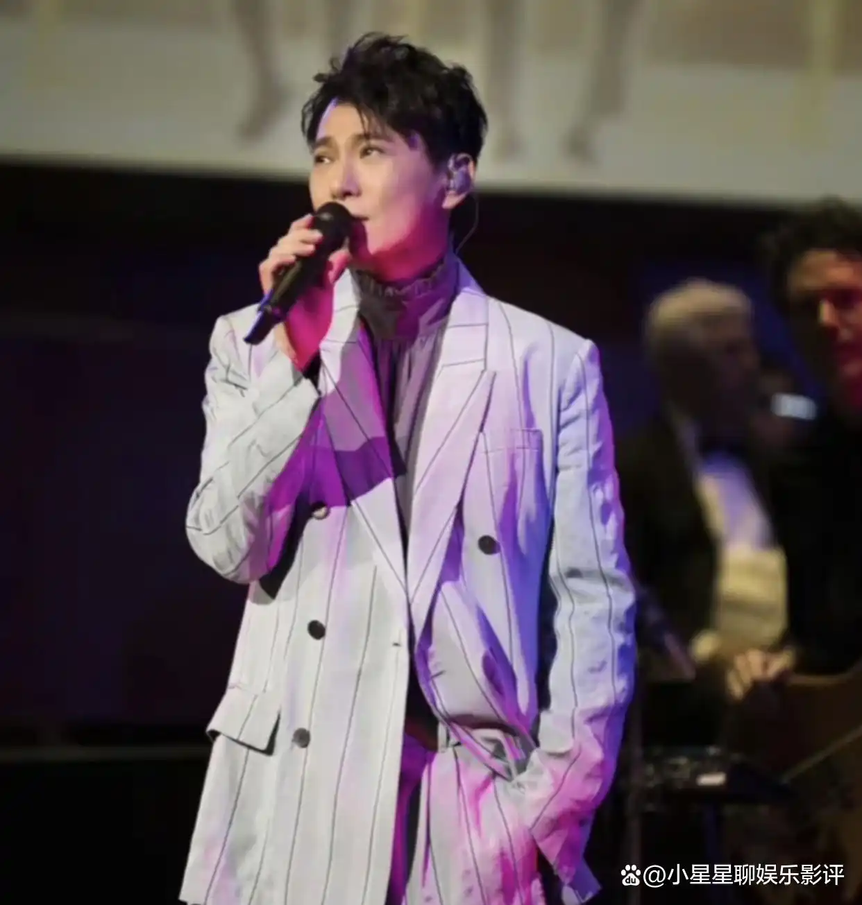 张信哲歌曲最火的十首歌,他的歌,为何总能戳中你的心?