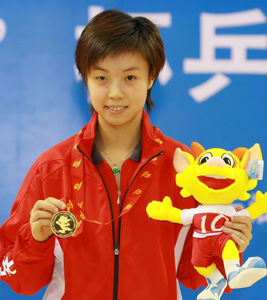 富商徐威:与12年女友袁立分手,转身娶了张怡宁,全靠岳母撑腰