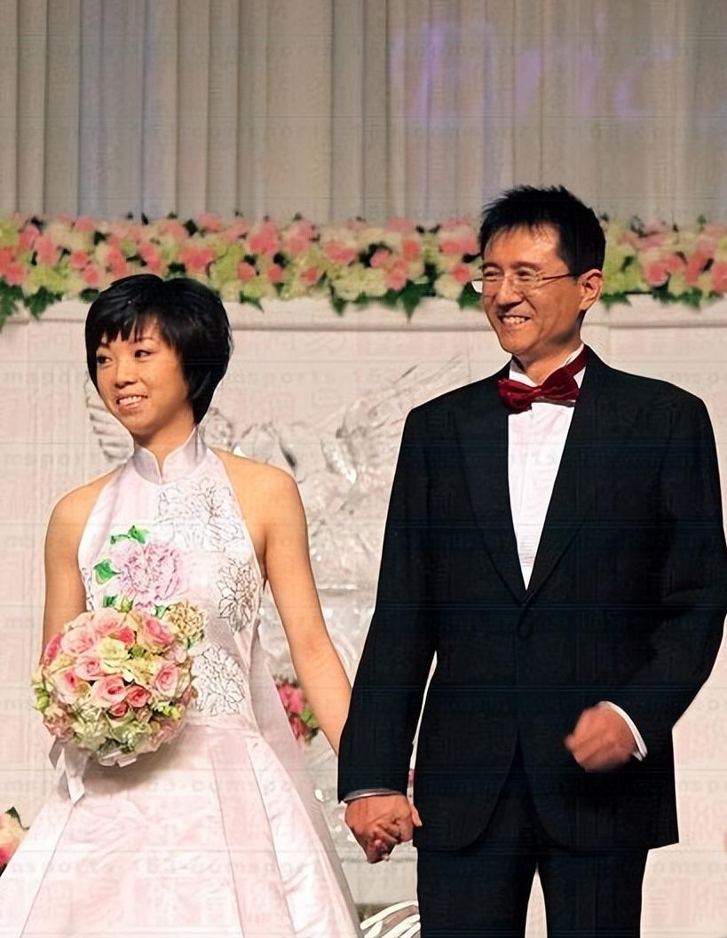 富商徐威:与12年女友袁立分手,转身娶了张怡宁,全靠岳母撑腰