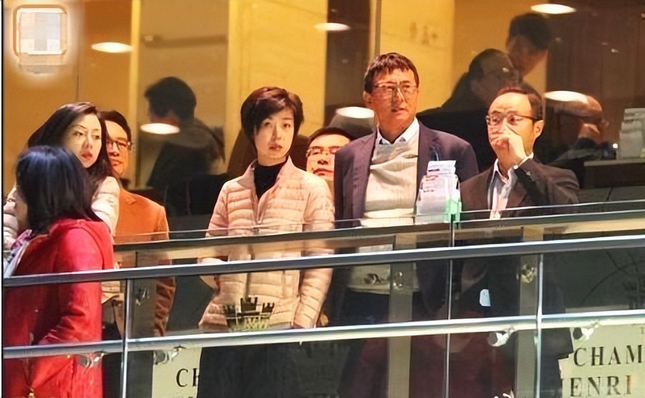 富商徐威:与12年女友袁立分手,转身娶了张怡宁,全靠岳母撑腰