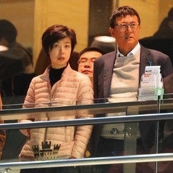 富商徐威:与12年女友袁立分手,转身娶了张怡宁,全靠岳母撑腰