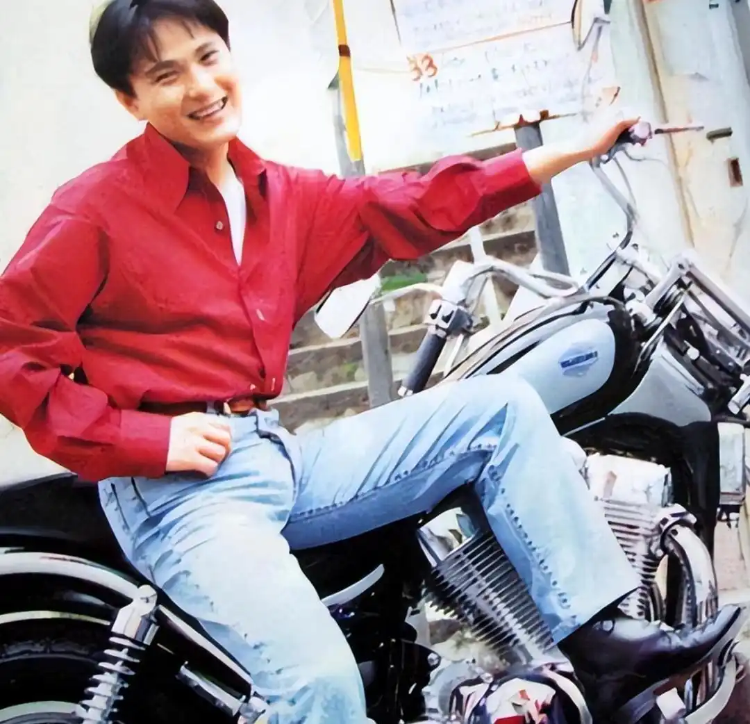 他拒绝周迅的示爱，却为王菲挥金如土，58岁依然未婚！