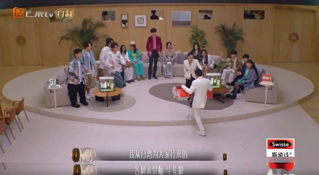 他拒绝周迅求爱，却为王菲豪掷百万，56岁依然单身