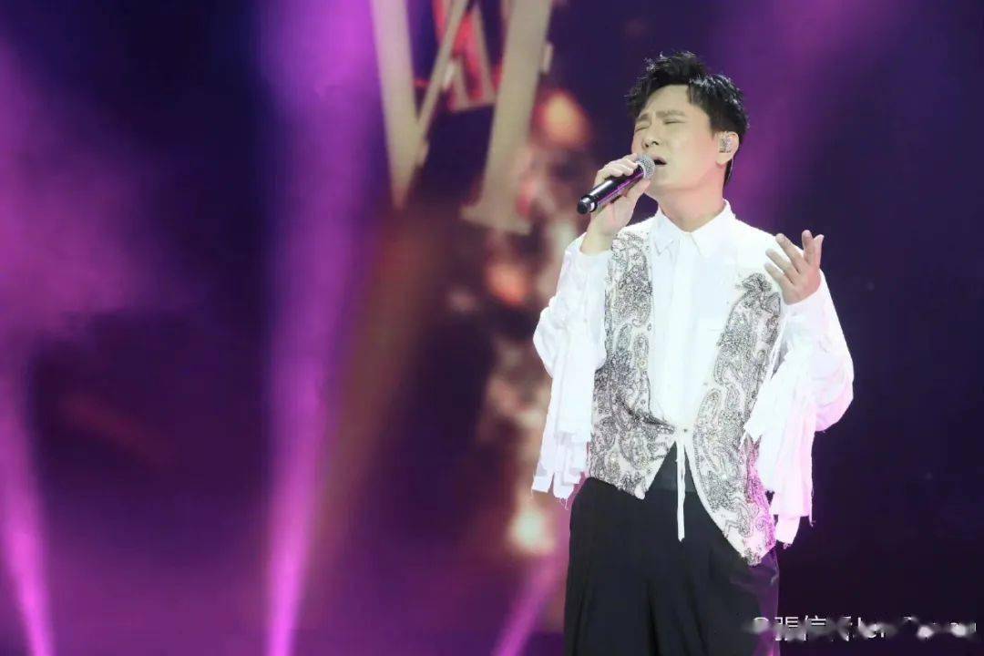 他拒绝周迅求爱，却为王菲豪掷百万，56岁依然单身