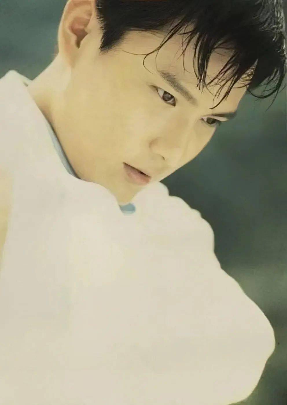 他拒绝周迅求爱，却为王菲豪掷百万，56岁依然单身