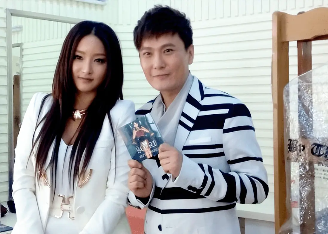 “情痴”张信哲：55岁仍未婚，他的破碎爱情就像一首带泪的情歌