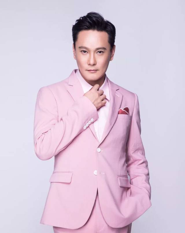 “情痴”张信哲：55岁仍未婚，他的破碎爱情就像一首带泪的情歌