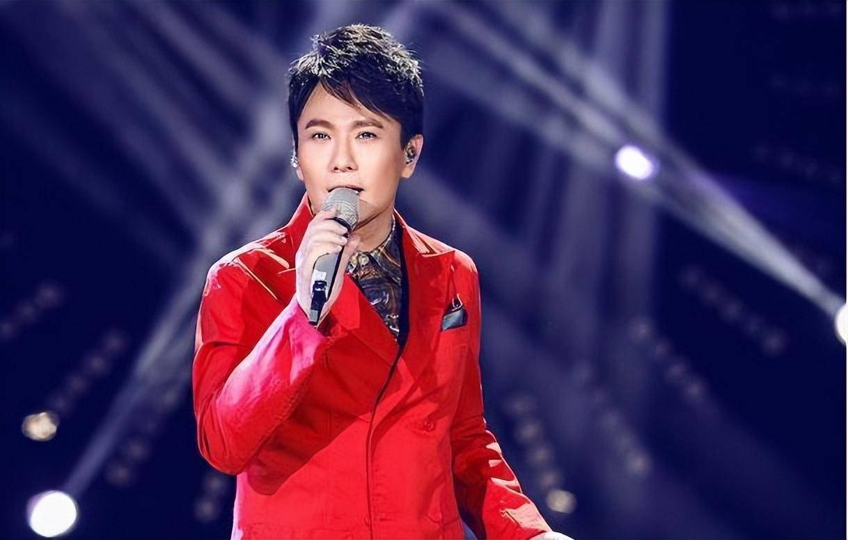 “情痴”张信哲：55岁仍未婚，他的破碎爱情就像一首带泪的情歌