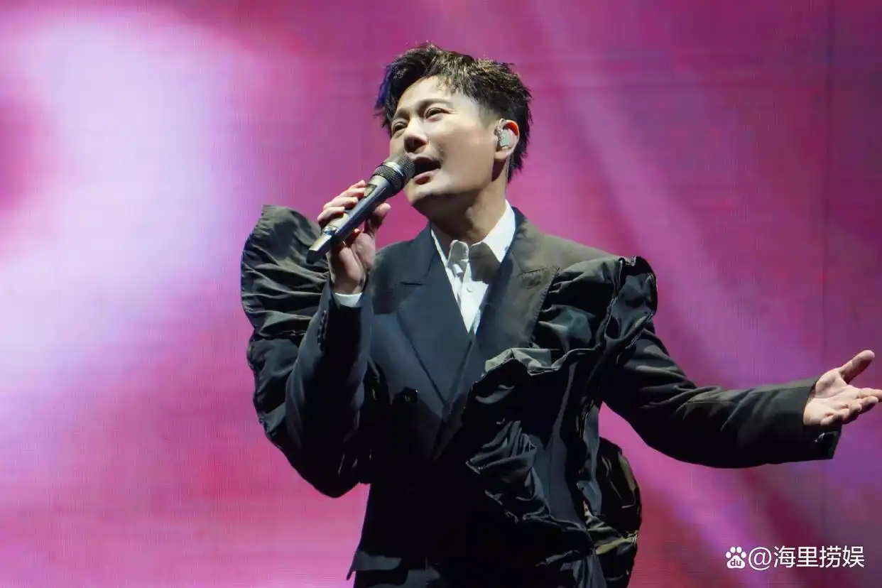 一场音乐会展示了娱乐圈中的人情冷暖其中张信哲成为了最好的例证