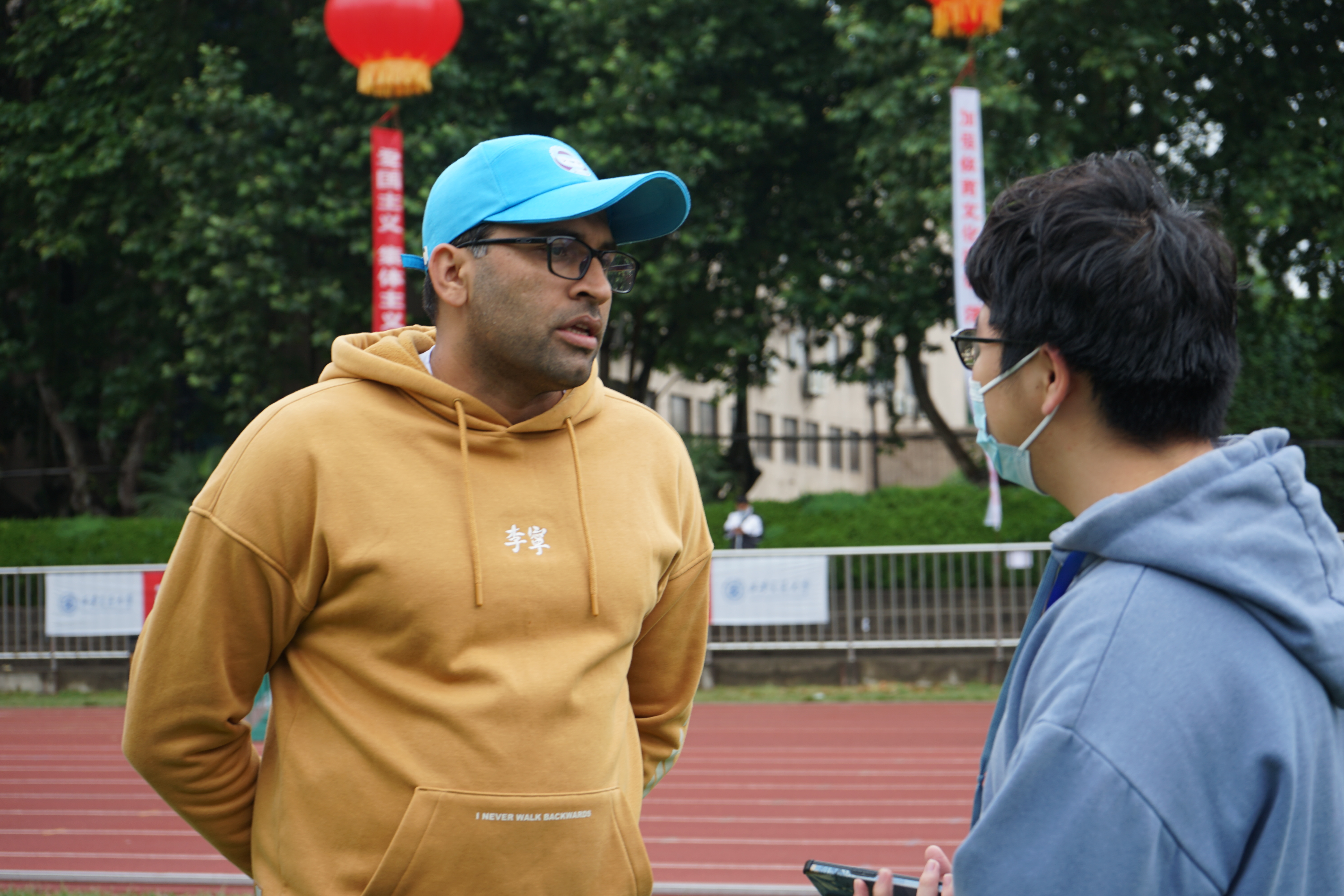 校运会参赛健儿：风起朝气盛，青年正拼搏