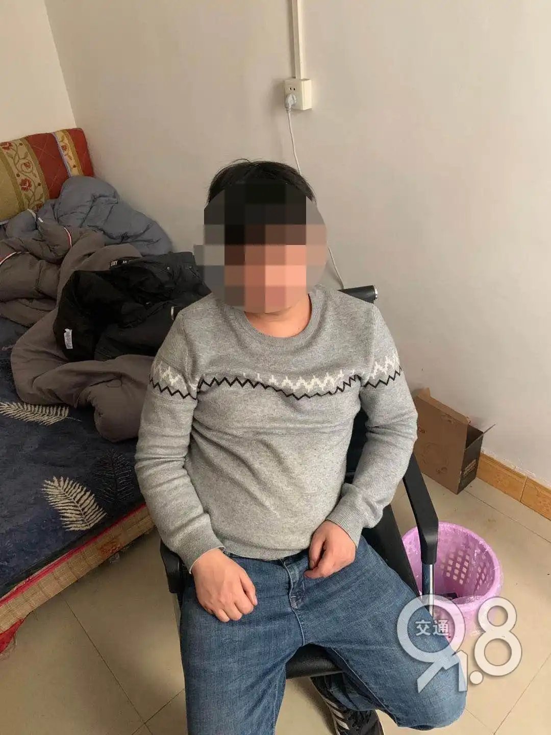 详细阅读:男子搜索“附近的人”,陌生美女说“上门服务”,付钱后发现…… 男子搜索“附近的人”,陌生美女说“上门服务”,付钱后发现……