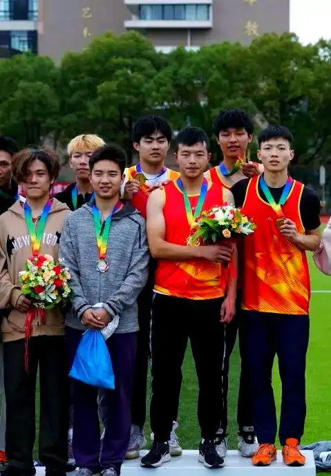 青春的精彩瞬间:校运会背后的拼搏故事