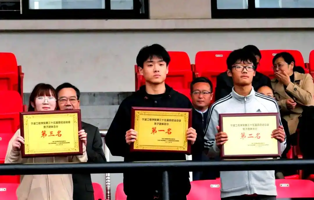 青春的精彩瞬间:校运会背后的拼搏故事