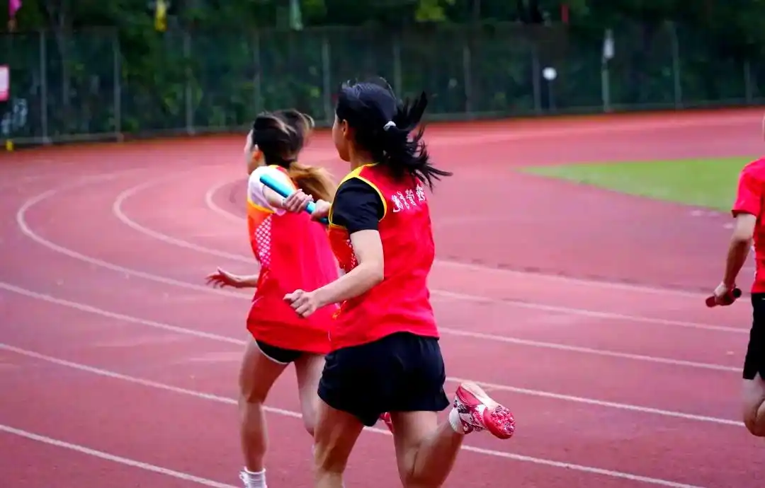 青春的精彩瞬间:校运会背后的拼搏故事
