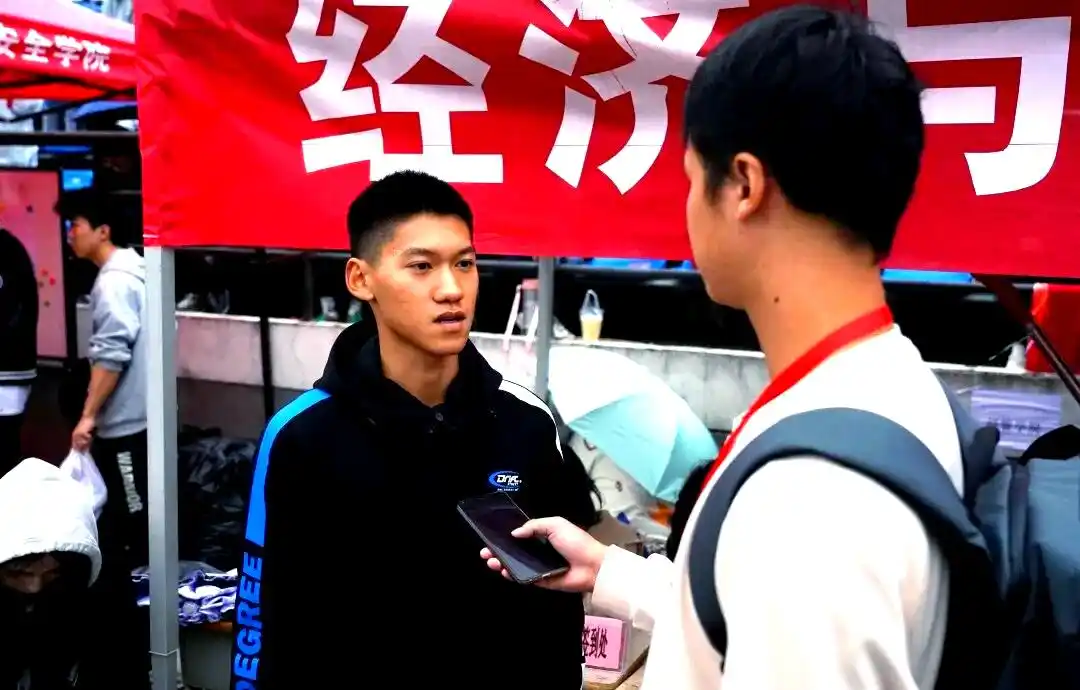 青春的精彩瞬间:校运会背后的拼搏故事