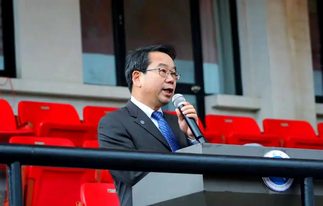 青春的精彩瞬间:校运会背后的拼搏故事