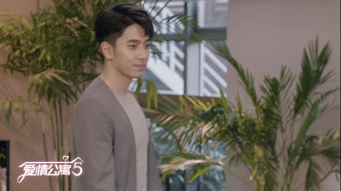 《爱情公寓5》近期播出，客串嘉宾阵容豪华，张伟老婆惊艳亮相