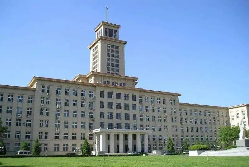 2002年，山东老汉因女儿拒绝为弟弟买房怒下杀手，直言：她该死