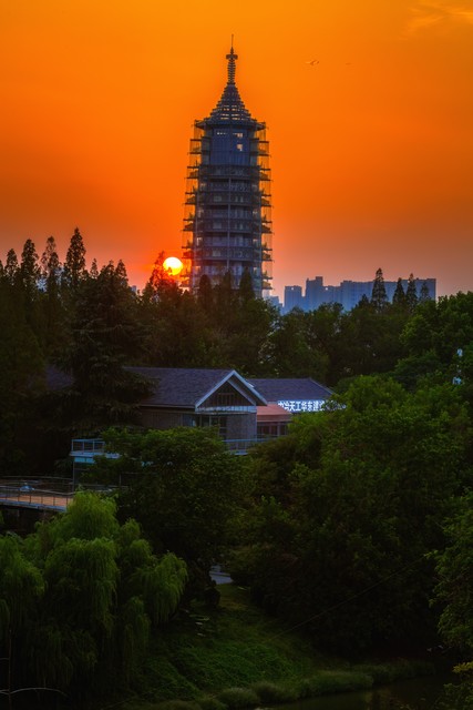 “不是你撞的,干嘛去扶?”引发争议的彭宇案法官,现在怎么样了