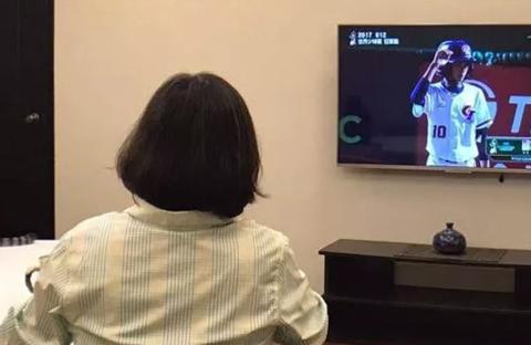 蔡英文看大陆剧 台网友：“不怕被统战吗？”