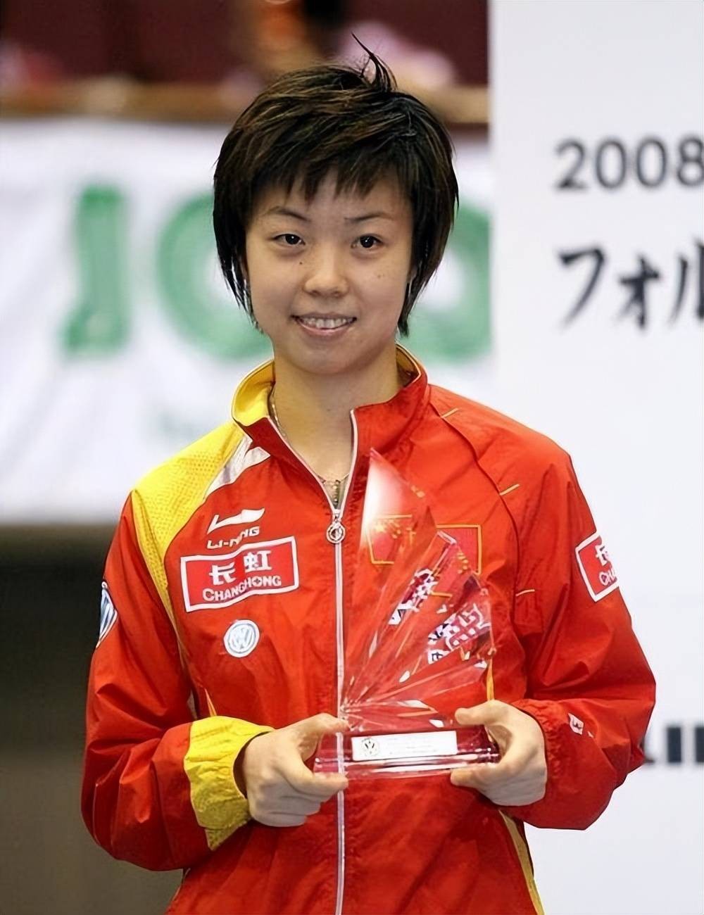 他深爱袁立15年，几经求婚却遭拒绝，转身娶张怡宁，如今幸福美满